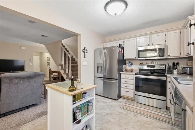 5554 NW SUNRISE MEADOW Lane, Lee's Summit, MO 64064