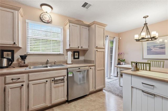 5554 NW SUNRISE MEADOW Lane, Lee's Summit, MO 64064