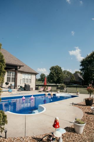 204 Allen Dr, Greenbrier, TN 37073