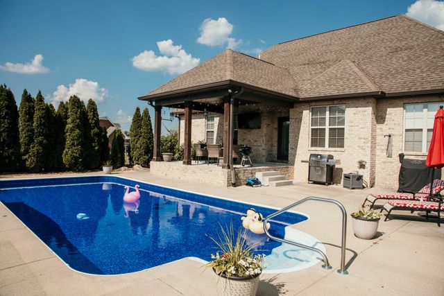 204 Allen Dr, Greenbrier, TN 37073