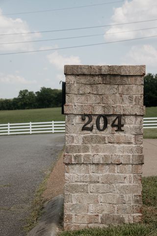 204 Allen Dr, Greenbrier, TN 37073