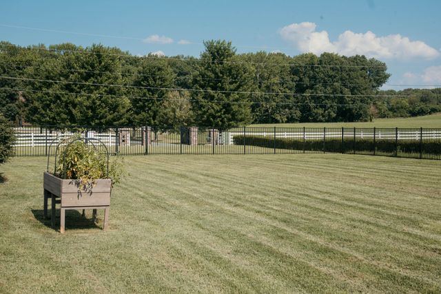 204 Allen Dr, Greenbrier, TN 37073