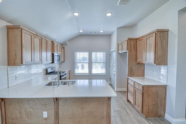 624 Caladium Drive, Yukon, OK 73099