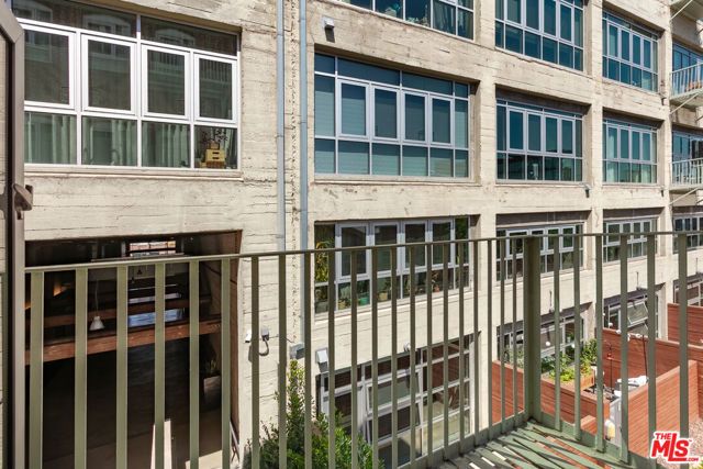 527 Molino Street 202, Los Angeles, CA 90013
