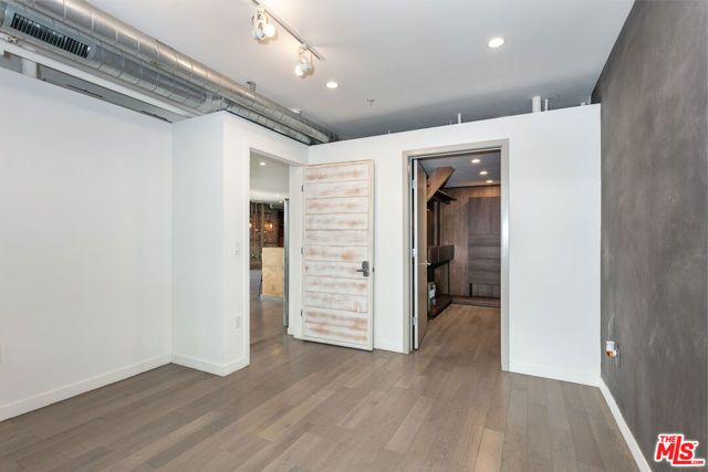 527 Molino Street 202, Los Angeles, CA 90013