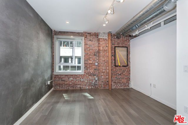 527 Molino Street 202, Los Angeles, CA 90013