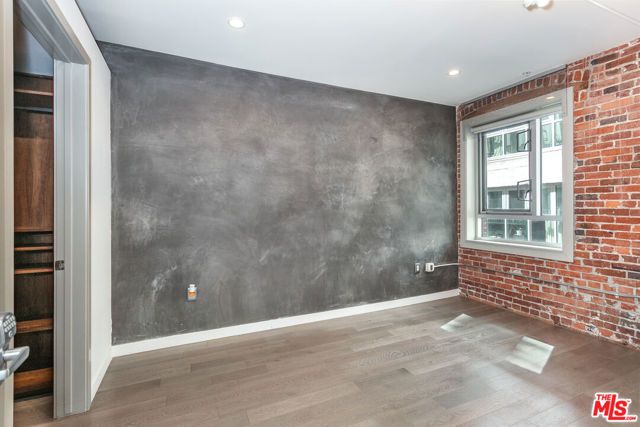 527 Molino Street 202, Los Angeles, CA 90013