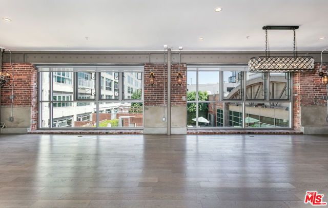 527 Molino Street 202, Los Angeles, CA 90013