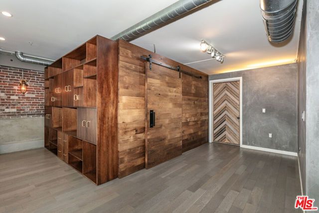 527 Molino Street 202, Los Angeles, CA 90013