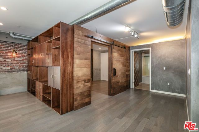 527 Molino Street 202, Los Angeles, CA 90013
