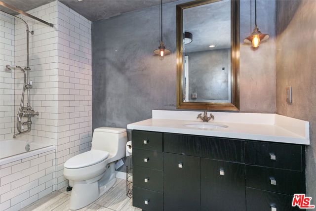 527 Molino Street 202, Los Angeles, CA 90013