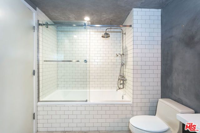 527 Molino Street 202, Los Angeles, CA 90013