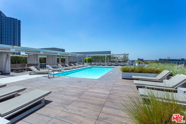 527 Molino Street 202, Los Angeles, CA 90013