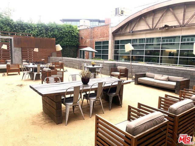 527 Molino Street 202, Los Angeles, CA 90013
