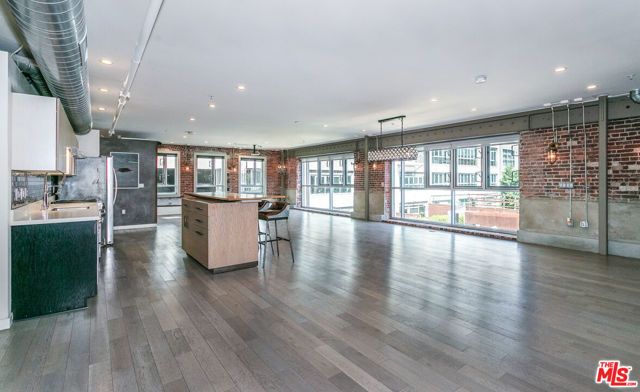 527 Molino Street 202, Los Angeles, CA 90013