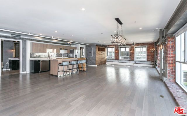 527 Molino Street 202, Los Angeles, CA 90013