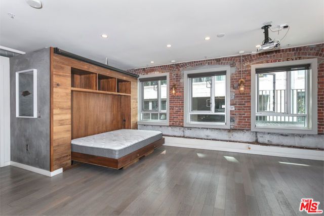 527 Molino Street 202, Los Angeles, CA 90013
