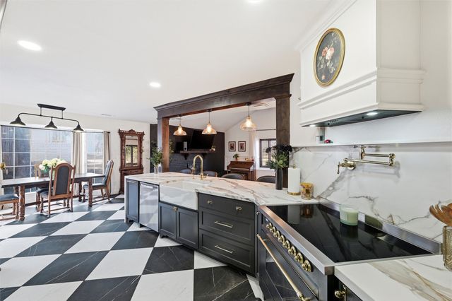 240 Timberlake, Azle, TX 76020