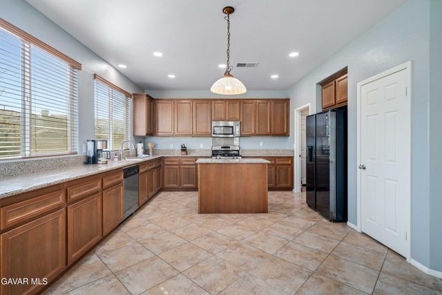 39118 Dunbar Street, Palmdale, CA 93551