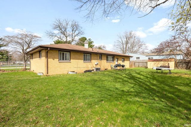 1220 Victory Avenue, South Bend, IN 46615