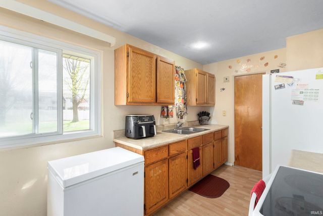 1220 Victory Avenue, South Bend, IN 46615