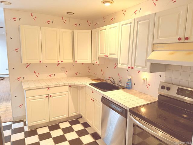 92 Stone Lane, Levittown, NY 11756