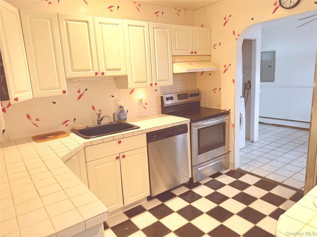 92 Stone Lane, Levittown, NY 11756