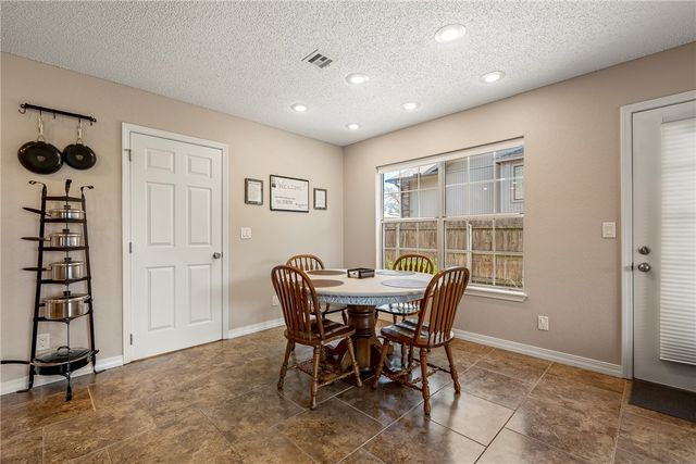 1102 NE 2nd Street, Bentonville, AR 72712