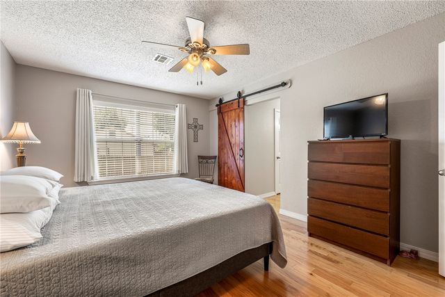1102 NE 2nd Street, Bentonville, AR 72712