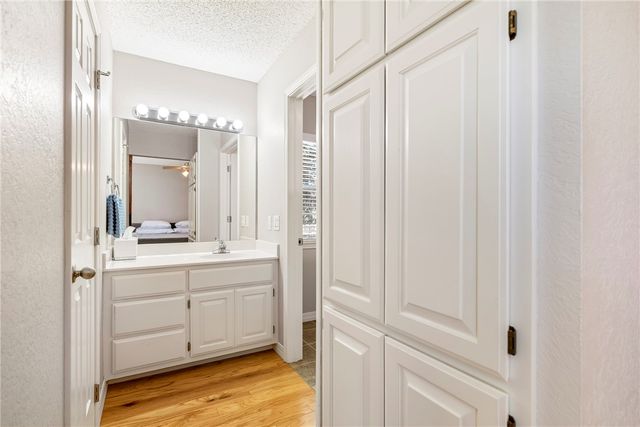 1102 NE 2nd Street, Bentonville, AR 72712