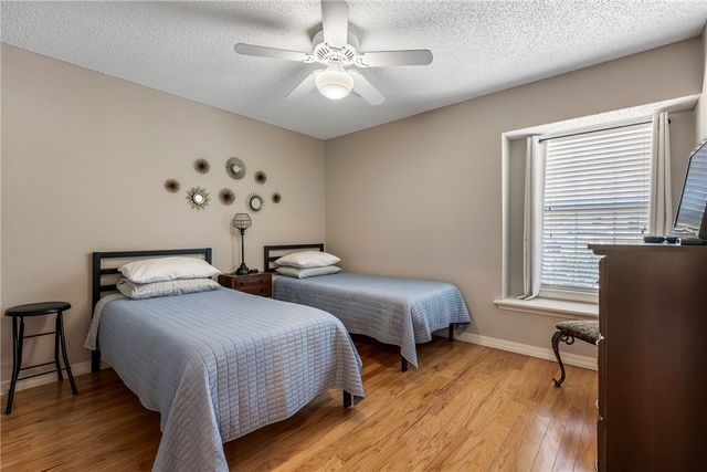 1102 NE 2nd Street, Bentonville, AR 72712