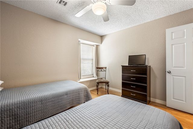 1102 NE 2nd Street, Bentonville, AR 72712