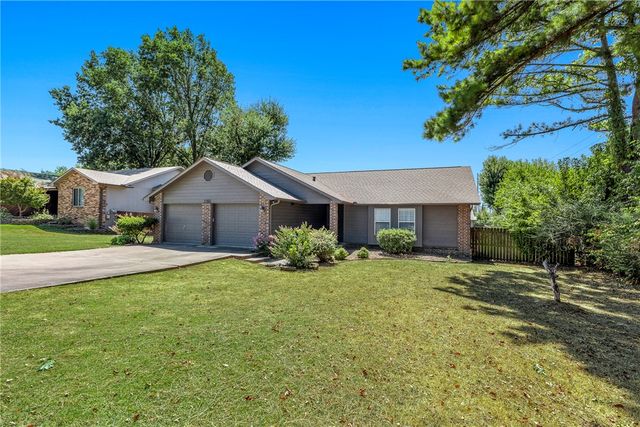 1102 NE 2nd Street, Bentonville, AR 72712