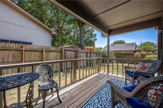 1102 NE 2nd Street, Bentonville, AR 72712