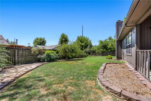 1102 NE 2nd Street, Bentonville, AR 72712