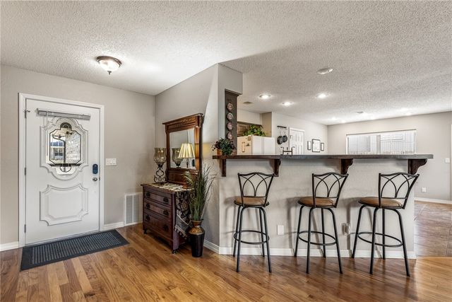 1102 NE 2nd Street, Bentonville, AR 72712