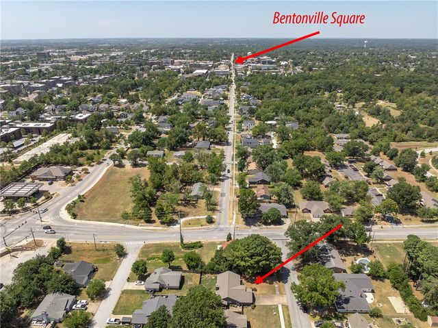 1102 NE 2nd Street, Bentonville, AR 72712