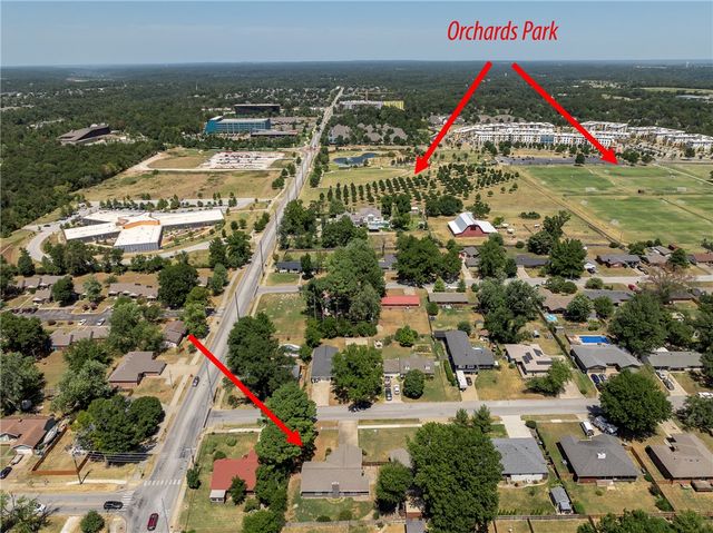 1102 NE 2nd Street, Bentonville, AR 72712