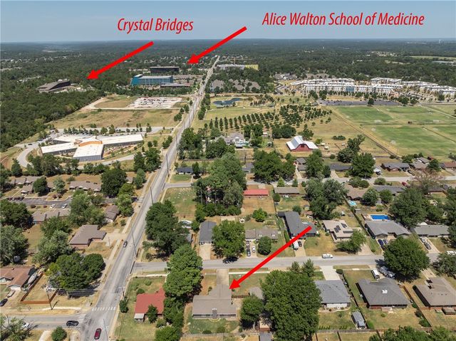 1102 NE 2nd Street, Bentonville, AR 72712