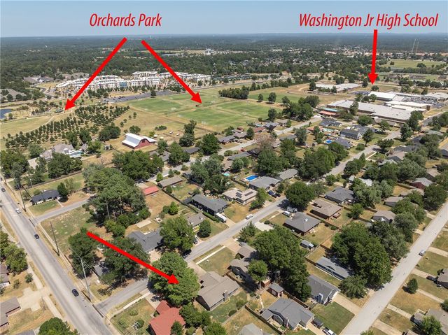 1102 NE 2nd Street, Bentonville, AR 72712