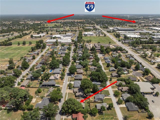 1102 NE 2nd Street, Bentonville, AR 72712