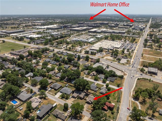 1102 NE 2nd Street, Bentonville, AR 72712