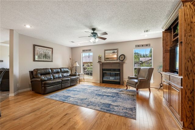 1102 NE 2nd Street, Bentonville, AR 72712