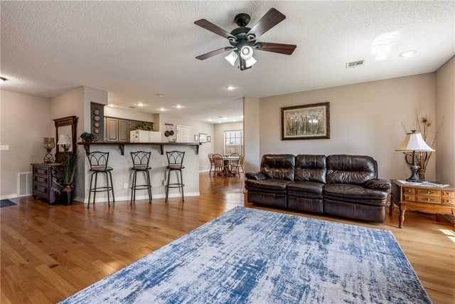 1102 NE 2nd Street, Bentonville, AR 72712
