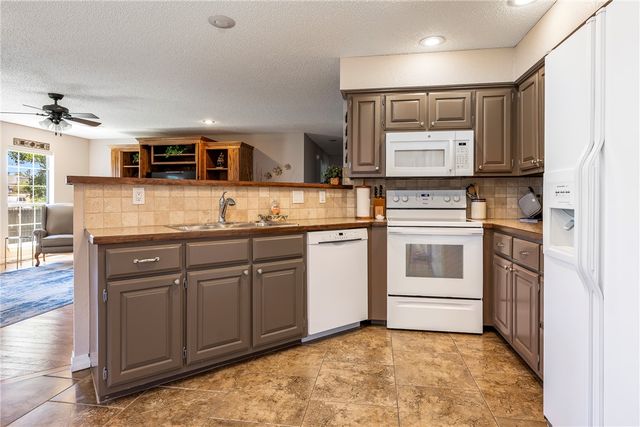 1102 NE 2nd Street, Bentonville, AR 72712