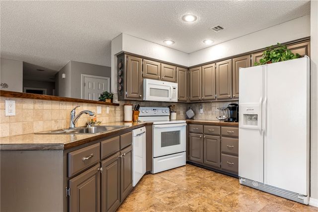 1102 NE 2nd Street, Bentonville, AR 72712