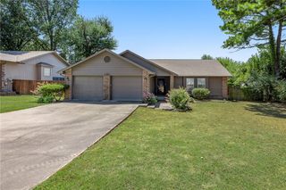 1102 NE 2nd Street, Bentonville, AR 72712