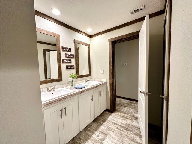 705 Thompson RD, Dale, TX 78616