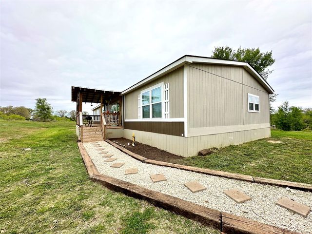 705 Thompson RD, Dale, TX 78616