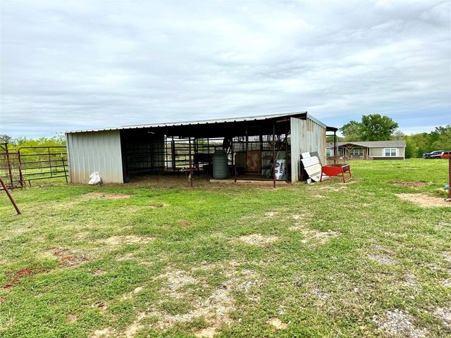 705 Thompson RD, Dale, TX 78616